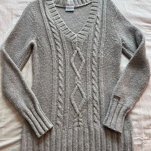Columbia V-Neck Cable Knit Sweater in Gray
